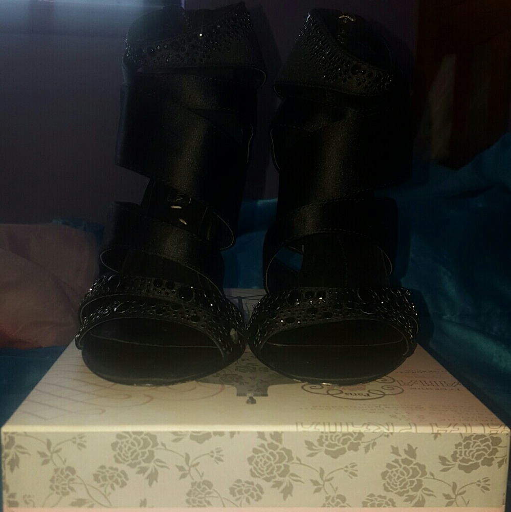 BCBG Heels - Picture 2 of 4